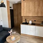 N&v, Mont Apartman
