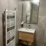 Apartman N&v, Mont