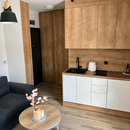 N&v, Mont Apartamento